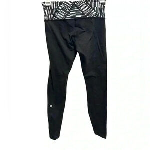 LULULEMON BLACK AND WHITE LEGGINGS